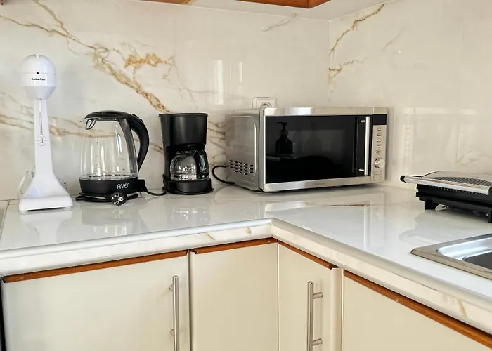 Sunny Apartment For Couples & Friends In Centre