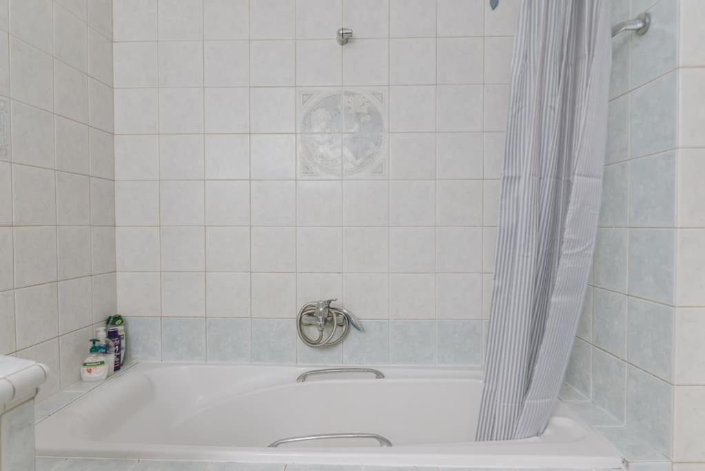 Sunny For Couples & Friends In Centre Apartment *